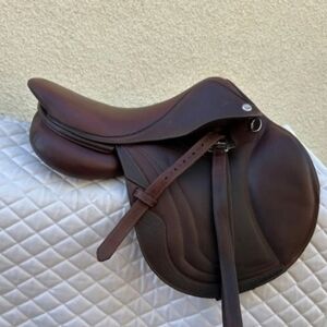 CWD Saddle SE 10 Hunter/Jumper 15.5" Buffalo Grain Leather.